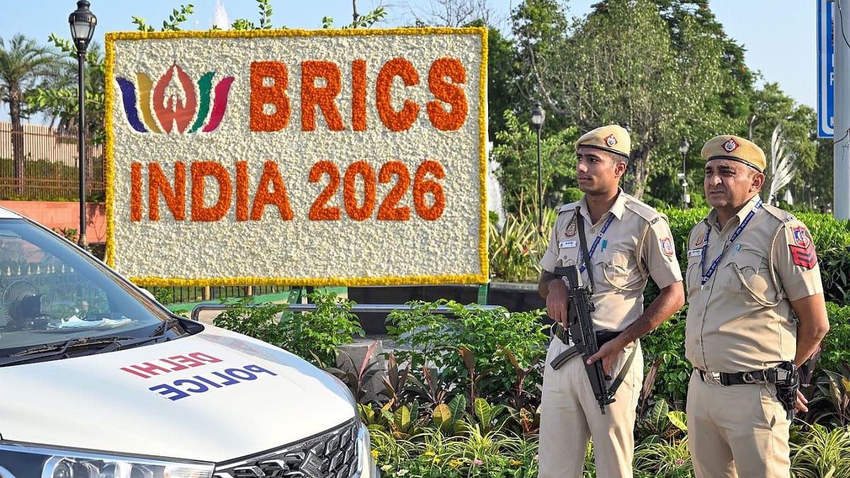 दिल्ली में BRICS शिखर सम्मेलन को लेकर हाई अलर्ट, 15 हजार पुलिसकर्मी संभालेंगे सुरक्षा; कई सड़कों पर ट्रैफिक डायवर्जन