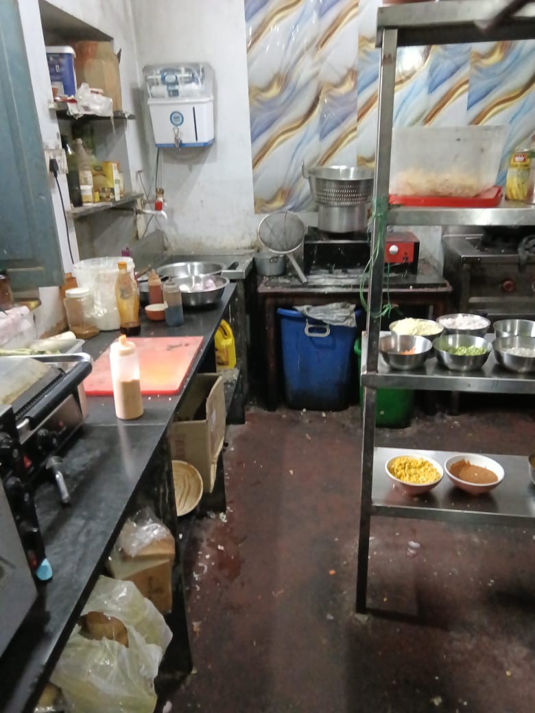 पनीर की जांच से मचा हड़कंप, कैफे का लाइसेंस निलंबित; 3 ठिकानों से लिए गए नमूने