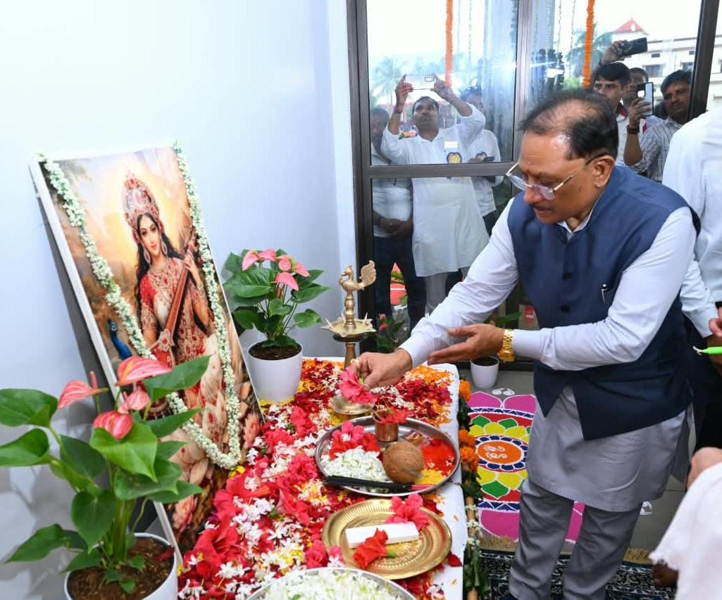 बनोरा में सेवा-साधना का संदेश, CM साय ने किया अघोरेश्वर भगवान राम को नमन