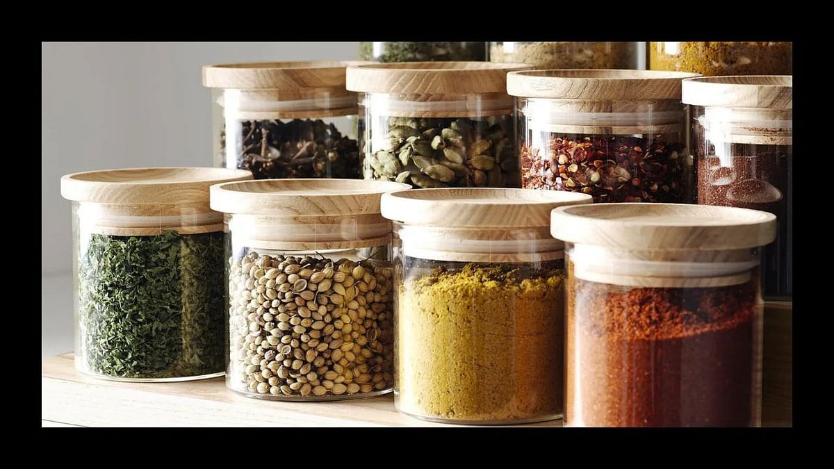 How to Store Spices: मसालों को लंबे समय तक ताजा रखने के आसान तरीके, इन संकेतों से पहचानें पुराने मसाले