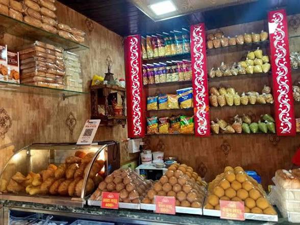 छत्रपति संभाजीनगर की मिठाई दुकान में खाद्य सुरक्षा की जांच, 64 में मिले सिर्फ 38 अंक; लाइसेंस निलंबित