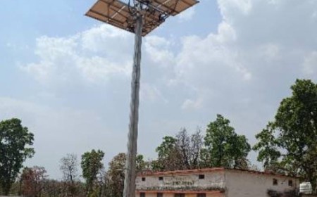 कमर्जी के वनांचल में सौर ऊर्जा से रोशन हुआ आदिवासी बालक आश्रम, 5.38 लाख की लागत से लगा सोलर हाईमास्ट