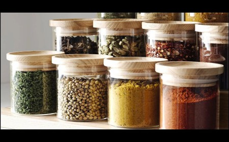 How to Store Spices: मसालों को लंबे समय तक ताजा रखने के आसान तरीके, इन संकेतों से पहचानें पुराने मसाले