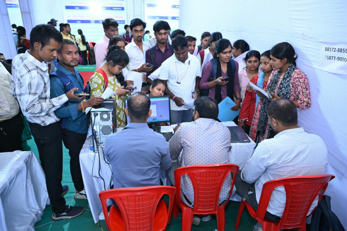 रायपुर राज्य स्तरीय रोजगार मेले में 5,018 युवाओं ने कराया पंजीयन, दो हजार से अधिक अभ्यर्थियों का प्रारंभिक चयन