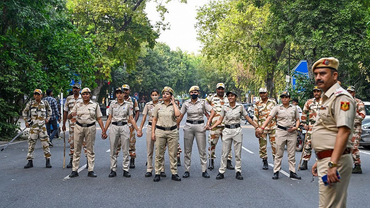 INDIA गठबंधन के राष्ट्रपति भवन मार्च को लेकर दिल्ली में हाई अलर्ट, सुरक्षा सख्त: ट्रेन-मेट्रो सेवाएं प्रभावित, बॉर्डरों पर पुलिस तैनात