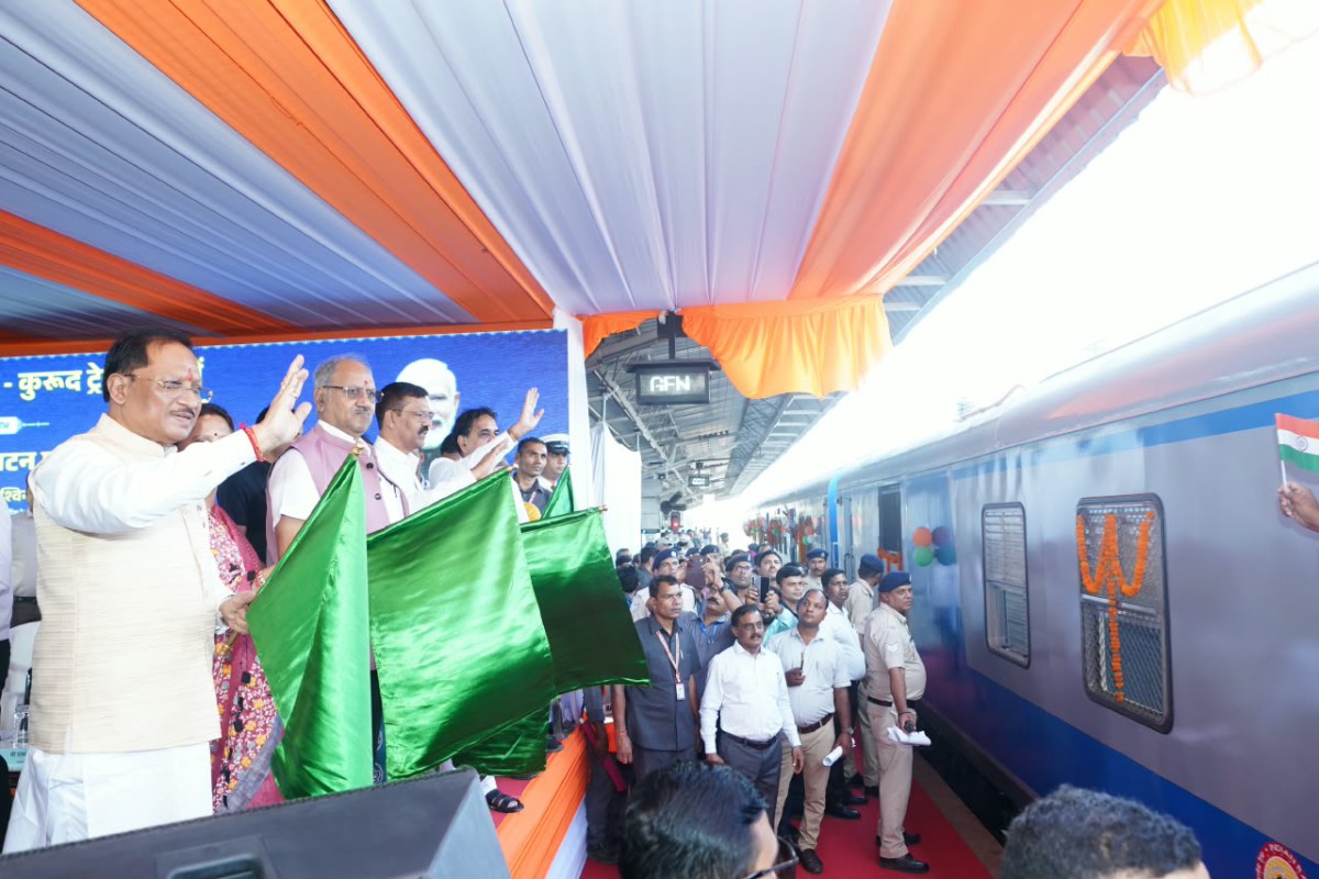 छत्तीसगढ़ में रेल कनेक्टिविटी का विस्तार: पहली बार रावघाट पहुँची ट्रेन, रायपुर-कुरूद यात्री सेवा शुरू