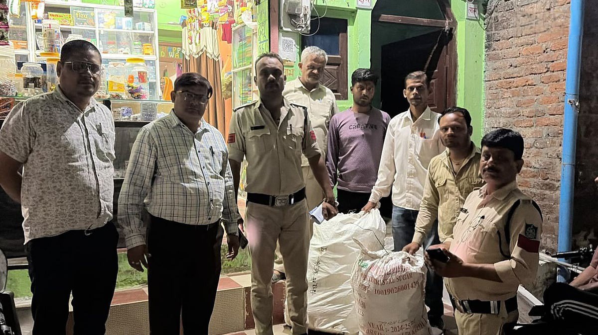 Sagar News: दीपावली से पहले अवैध पटाखों पर पुलिस की कार्रवाई, 4 लाख रुपये से अधिक की आतिशबाजी जब्त