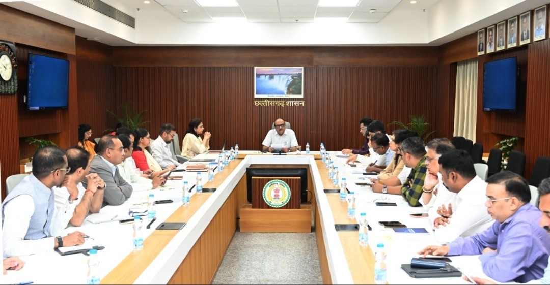 छत्तीसगढ़ के मुख्य सचिव विकासशील के निर्देश: CM हेल्पलाइन की 2 लाख शिकायतों का होगा गंभीरता से निराकरण, धान खरीदी और जल जीवन मिशन की भी समीक्षा