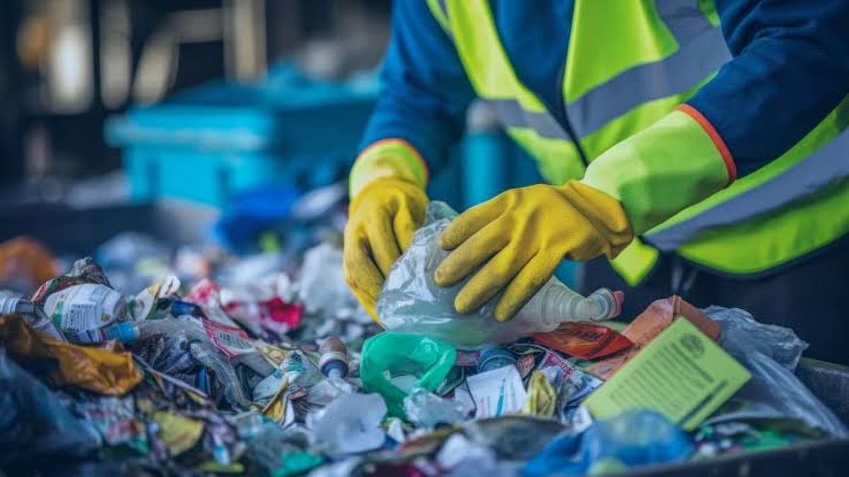 BMC Waste Recycling Project: मुंबई में 23.38 करोड़ रुपये से आधुनिक बनेंगे सूखे कचरे के छंटाई केंद्र, पांच स्थानों पर लगेंगी नई मशीनें