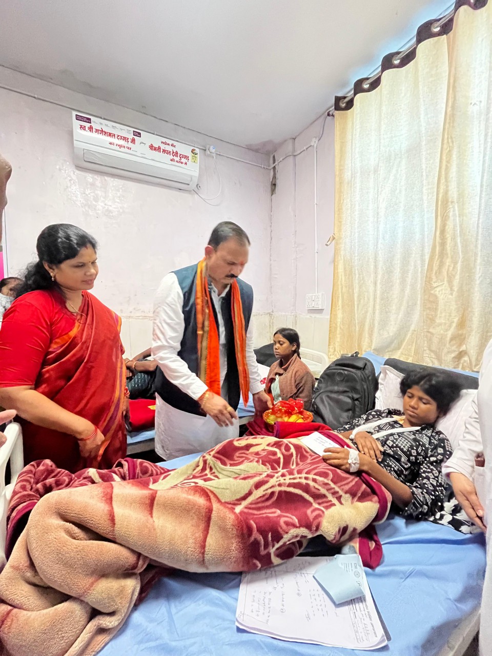 केल्हारी बस हादसा: स्वास्थ्य मंत्री श्याम बिहारी जायसवाल मनेन्द्रगढ़ अस्पताल पहुंचे, घायलों के इलाज की ली जानकारी