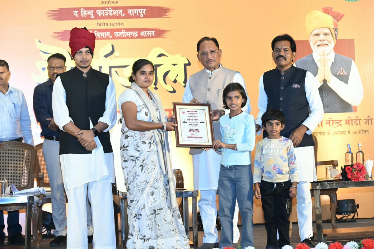 छत्तीसगढ़: बस्तर के 50 अमर शहीदों को मुख्यमंत्री विष्णु देव साय ने दी श्रद्धांजलि, परिजनों का किया सम्मान