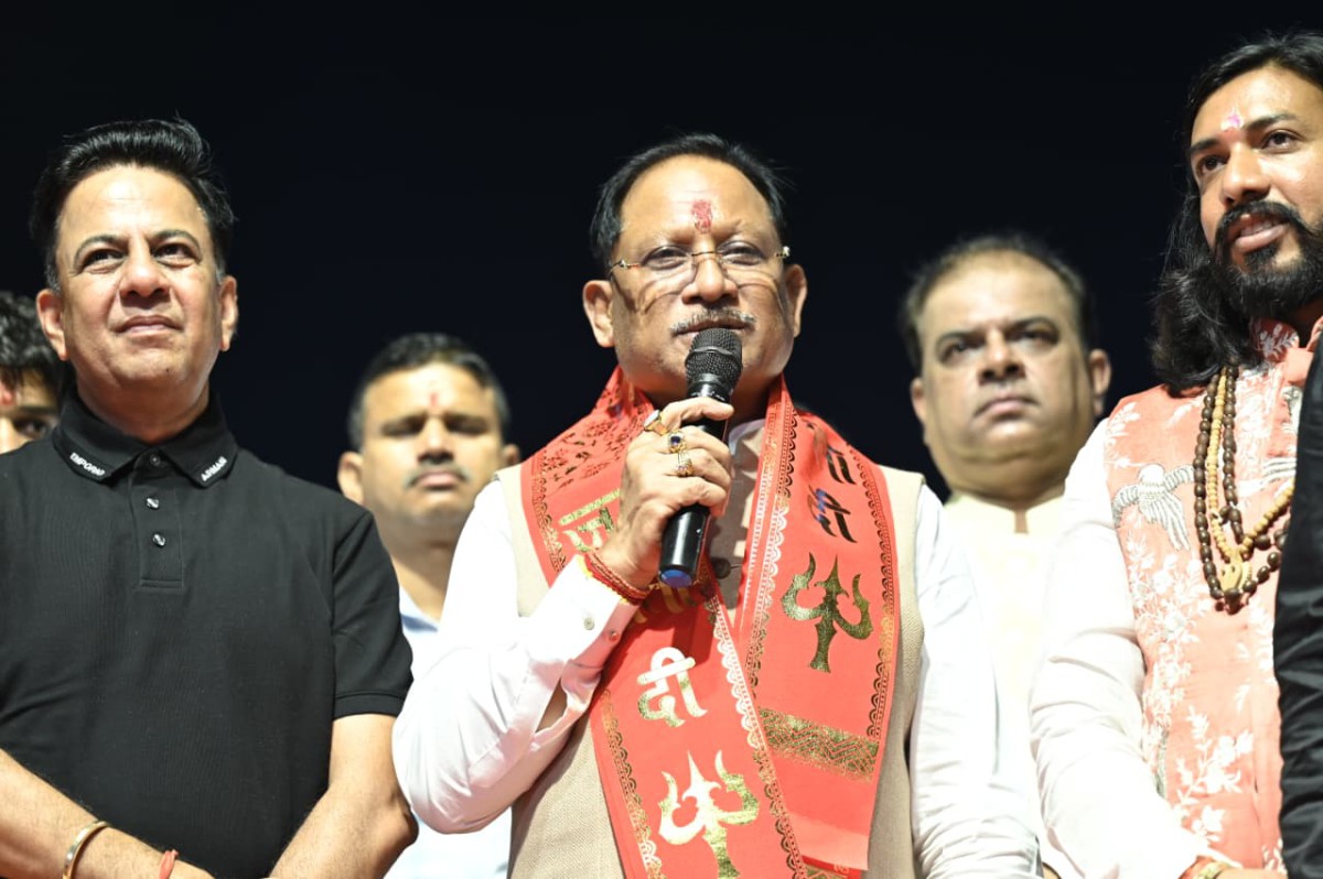 रायपुर में गरबा और नवरात्रि महोत्सवों में शामिल हुए CM विष्णुदेव साय, महतारी वंदन योजना और महिला सशक्तिकरण पर दिया जोर