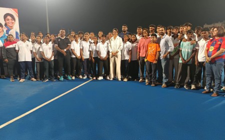 रायपुर हॉकी अकादमी में पहुंचीं क्रिकेटर हरलीन देओल: युवा खिलाड़ियों को दिए सफलता और अनुशासन के मूलमंत्र