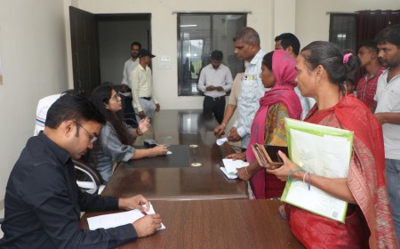 सेवा संकल्प अभियान की समीक्षा बैठक में कलेक्टर रेना जमील के निर्देश, सेवा सेतु शिविरों में पात्र नागरिकों को योजनाओं से जोड़ने पर जोर
