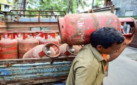 LPG e-KYC Rules: 1 अक्टूबर से 14.2 किलो घरेलू सिलेंडर के लिए आधार ऑथेंटिकेशन जरूरी, जानें नए नियम
