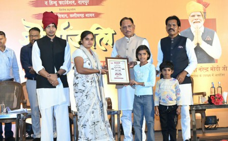 छत्तीसगढ़: बस्तर के 50 अमर शहीदों को मुख्यमंत्री विष्णु देव साय ने दी श्रद्धांजलि, परिजनों का किया सम्मान