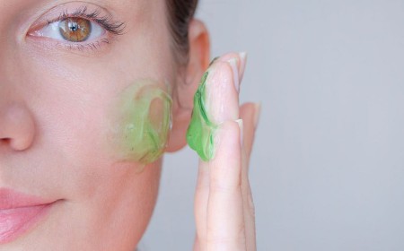 Aloe Vera Gel Benefits: क्या रोज चेहरे पर एलोवेरा जेल लगाना सही है? जानें लगाने का तरीका और स्किन टाइप के अनुसार जरूरी सावधानियां