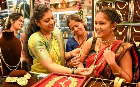 Gold Silver Price Today: गांधी जयंती पर सोने-चांदी के भाव में नरमी, दिल्ली में 1.49 लाख रुपये के करीब पहुंचा गोल्ड