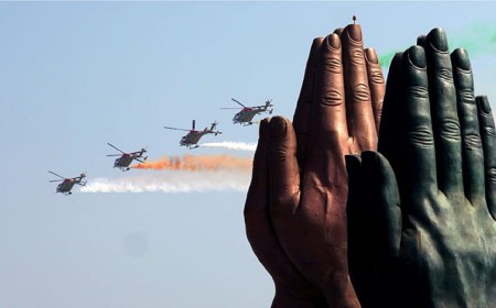 Wings Over Ganga Air Show 2026: काशी में आज फिर गूंजेगी राफेल और सुखोई की गर्जना, पहले दिन 5 लाख लोगों ने देखा हवाई प्रदर्शन
